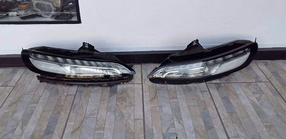 Jeep Cherokee headlights - Private Seller Jeep Cherokee headlights - Private Seller