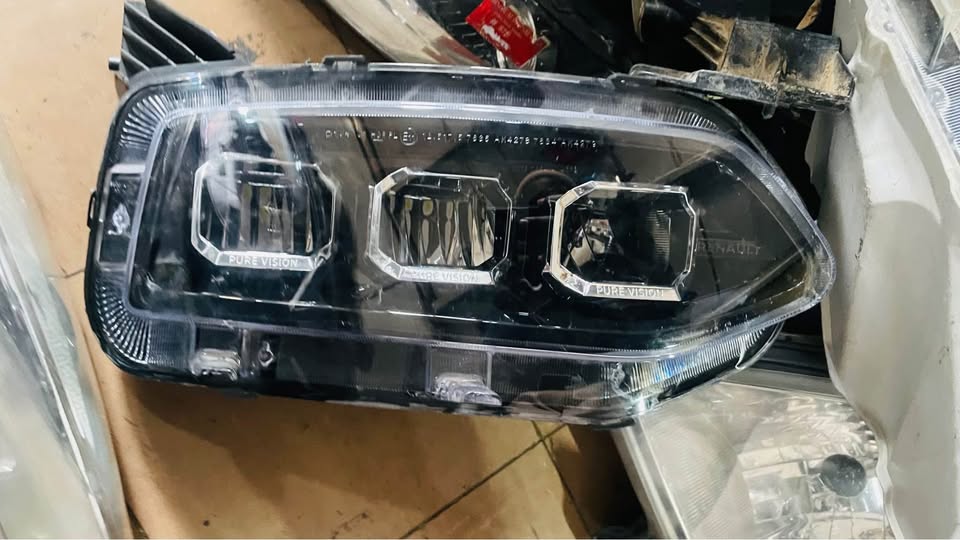 Renault Kiger headlight 2022 - Private Seller Renault Kiger headlight 2022 - Private Seller