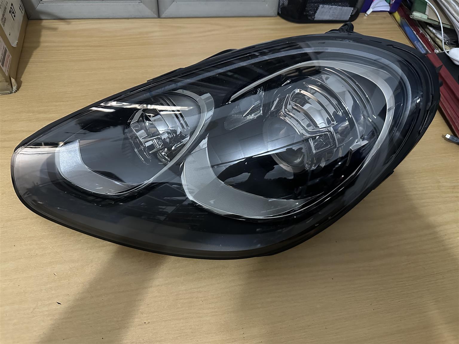 2015 Porsche Cayenne Headlight - Private Seller 2015 Porsche Cayenne Headlight - Private Seller