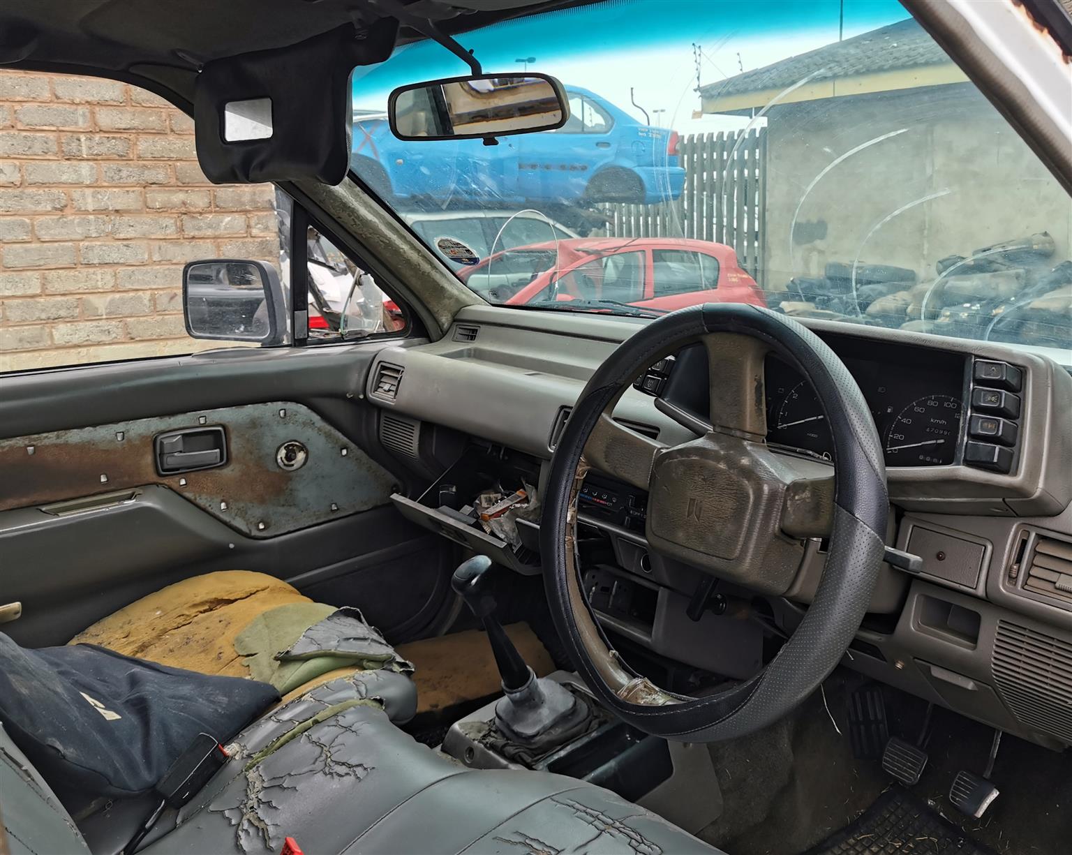 Stripping 1995 Isuzu KB200 for spare parts.