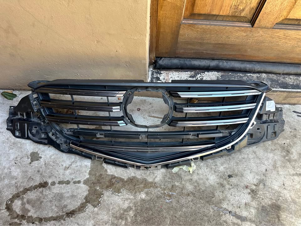 Mazda cx5 main grille - Private Seller Mazda cx5 main grille - Private Seller