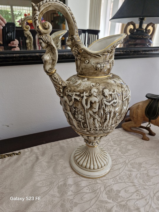 Collectors Bargain ! Beautiful Vintage Cappodimonte Italian Water Jug !Highly Co Collectors Bargain ! Beautiful Vintage Cappodimonte Italian Water Jug !Highly Co