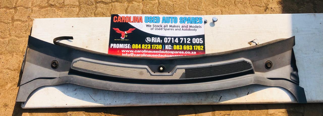 Range Rover Discovery 3 wiper cowling - Private Seller Range Rover Discovery 3 wiper cowling - Private Seller