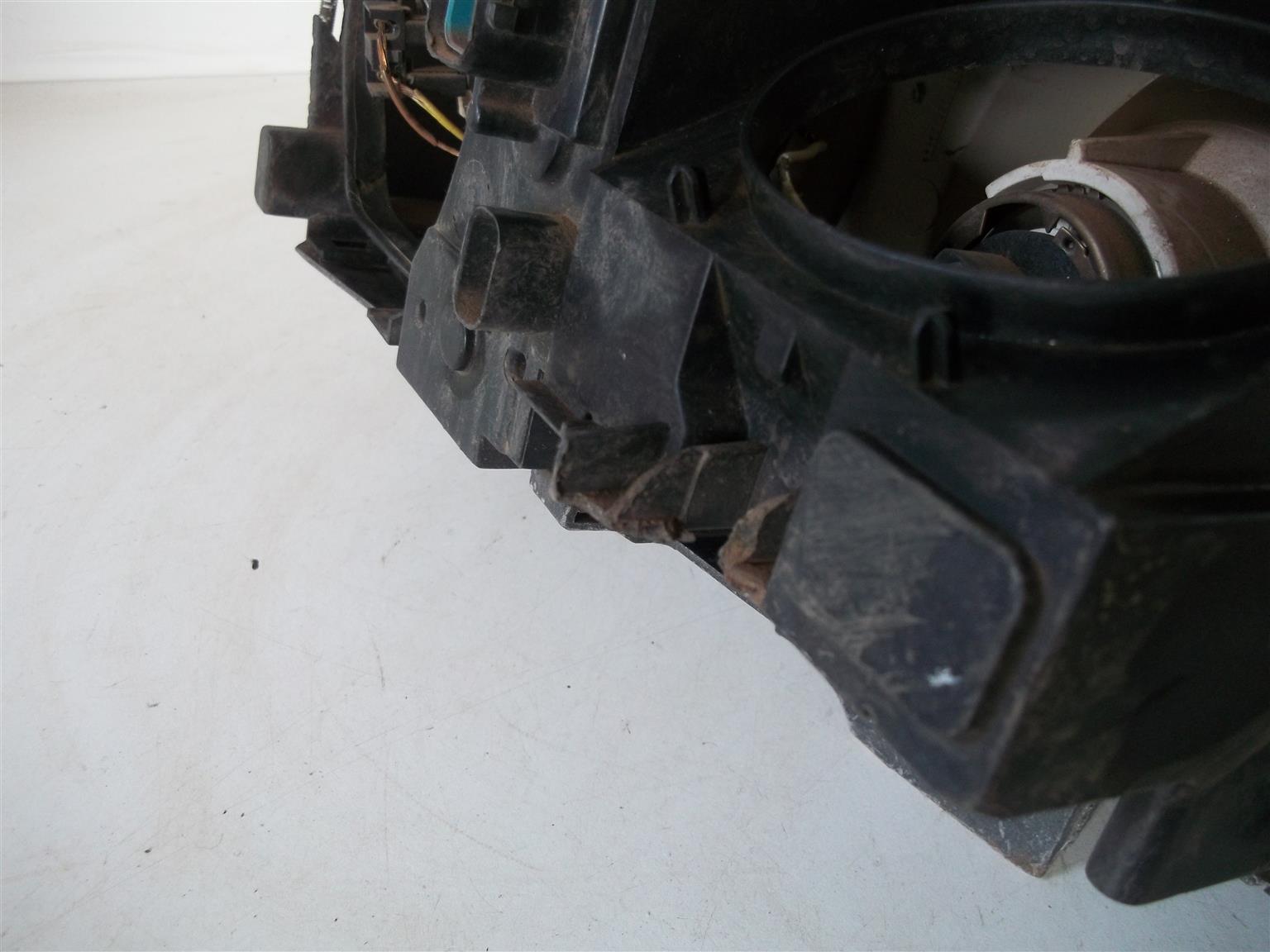 BMW E38 '95-'01 left headlight - Private Seller BMW E38 '95-'01 left headlight - Private Seller