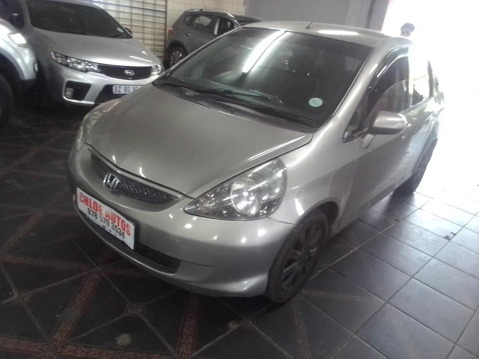 2006 Honda jazz 1.5 Petrol Automatic, sparekey  Grey