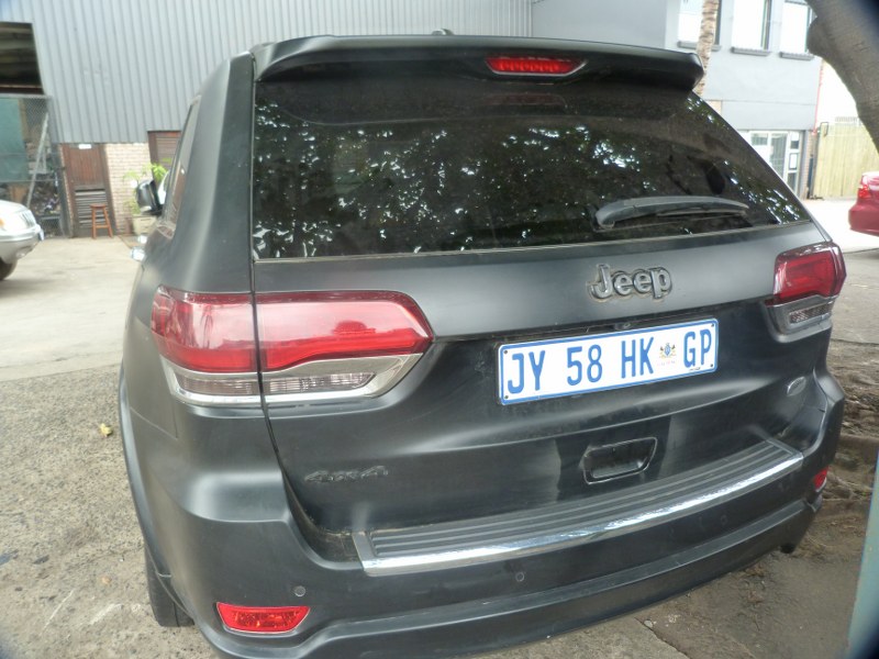 Jeep Grand Cherokee Overland 3.6 4x4 AT Black - 2014 STRIPPING FOR SPARES - Private Seller Jeep Grand Cherokee Overland 3.6 4x4 AT Black - 2014 STRIPPING FOR SPARES - Private Seller