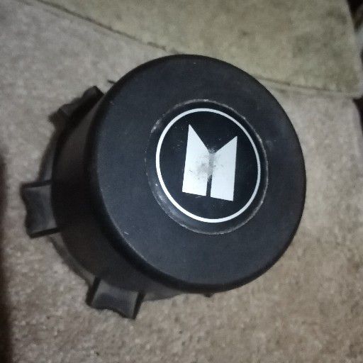 Isuzu, centre cap