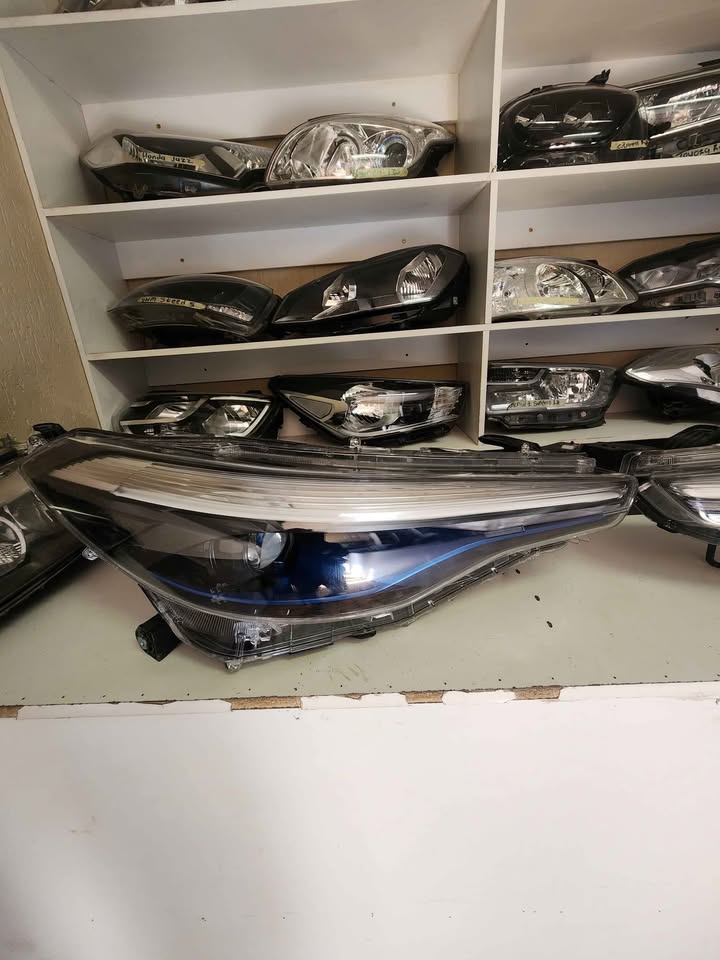 Toyota corolla cross headlight both side - Private Seller Toyota corolla cross headlight both side - Private Seller