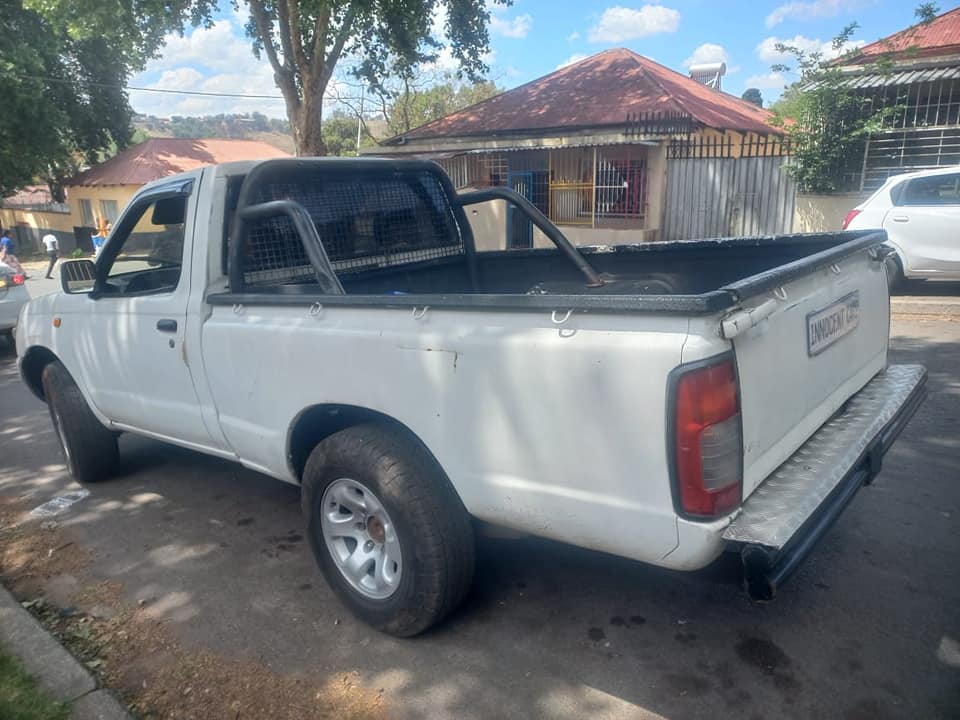 2005 NISSAN HARDBODY 2.2 PETROL, MANUAL, WHITE COLOR, MILEAGE 199747KMS.