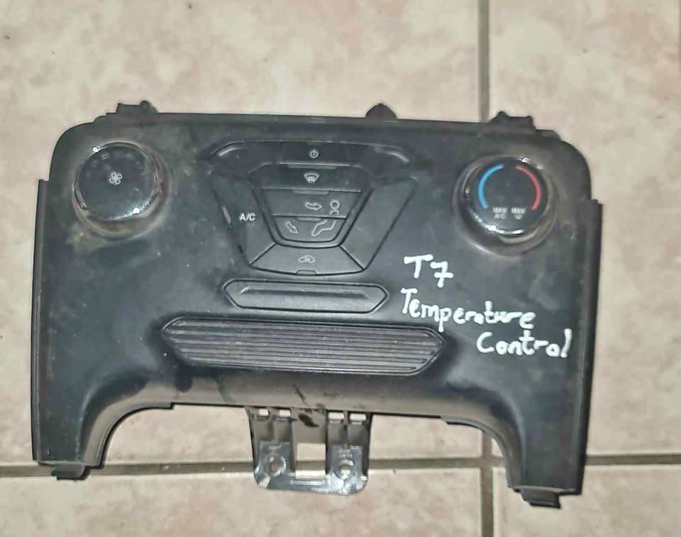Ford ranger T7 temperature control unit - Private Seller Ford ranger T7 temperature control unit - Private Seller