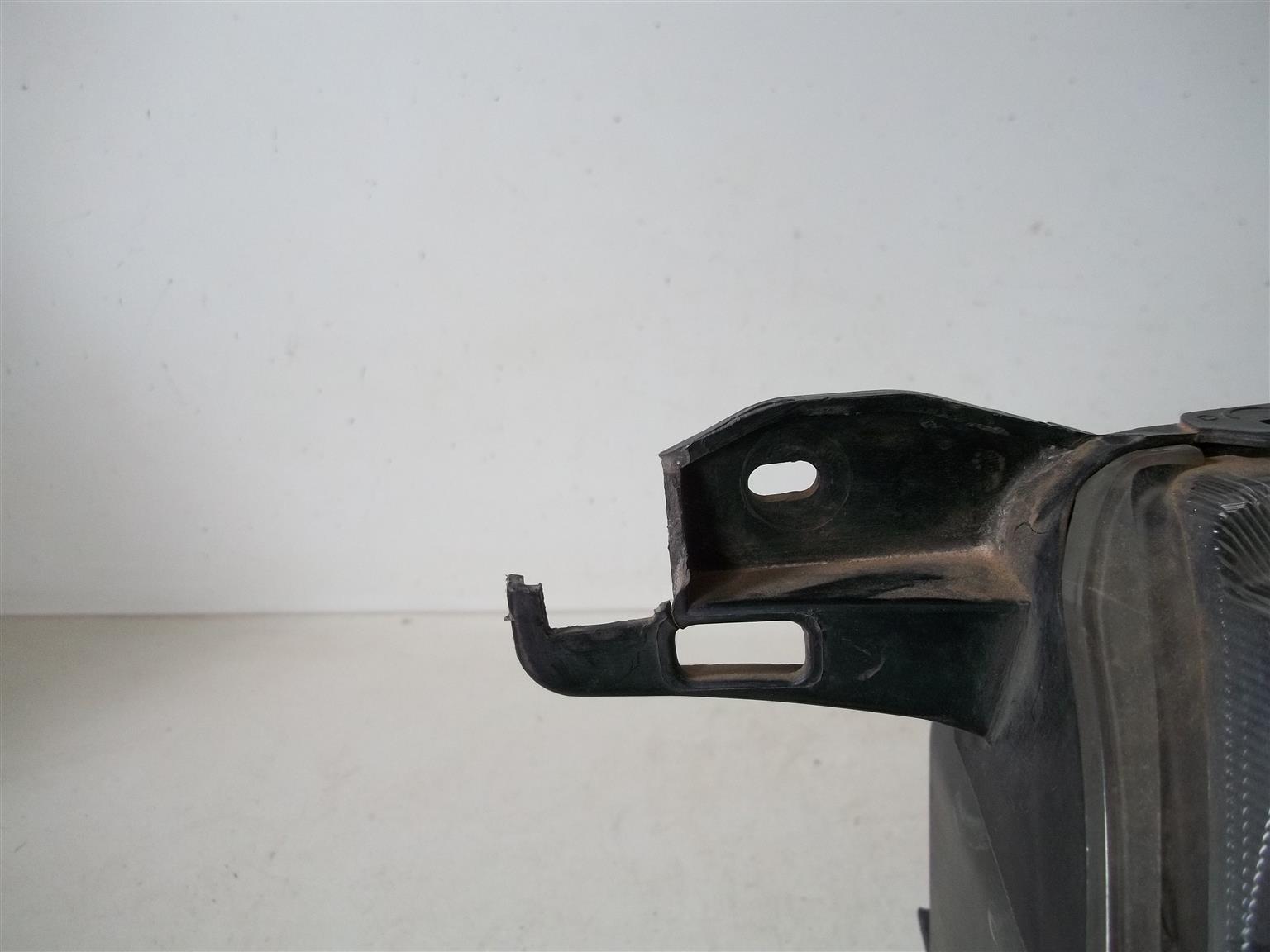 Mitsubishi Pajero 3/Shogun '00-'06 left headlight - Private Seller Mitsubishi Pajero 3/Shogun '00-'06 left headlight - Private Seller