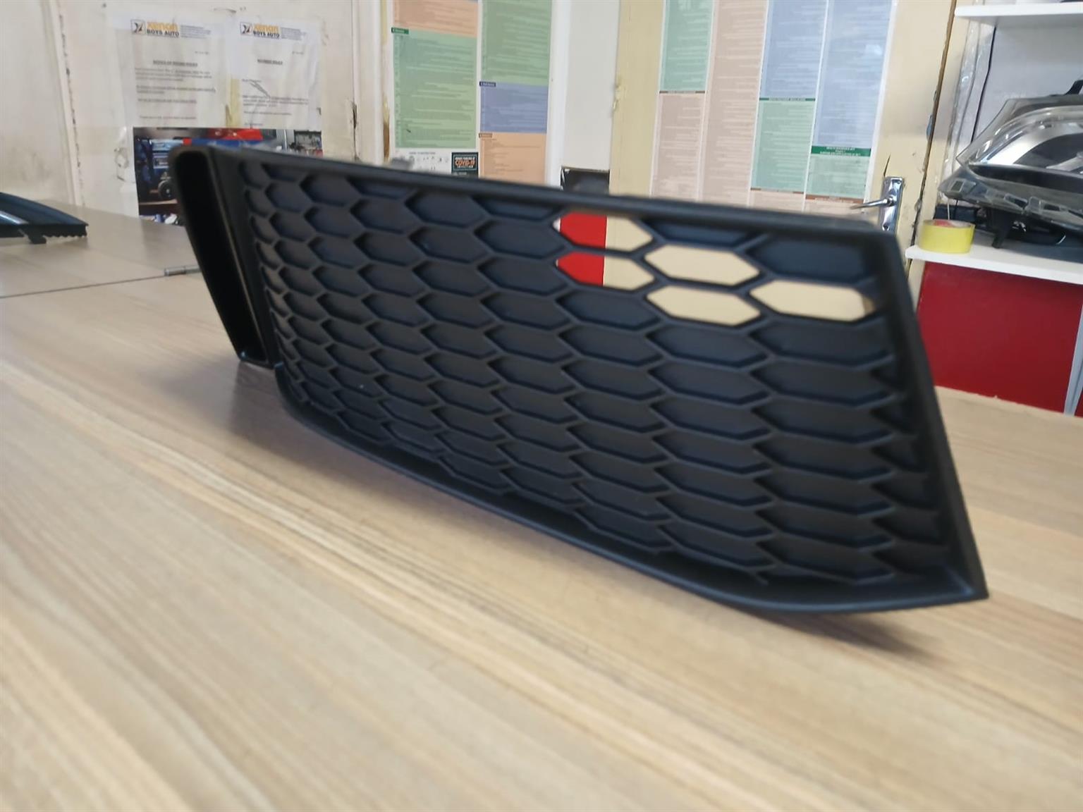 2016 AUDI A1 FOGLIGHT COVER RIGHTSIDE FOR SALE IN EXCELLENT CONDITION - Private Seller 2016 AUDI A1 FOGLIGHT COVER RIGHTSIDE FOR SALE IN EXCELLENT CONDITION - Private Seller