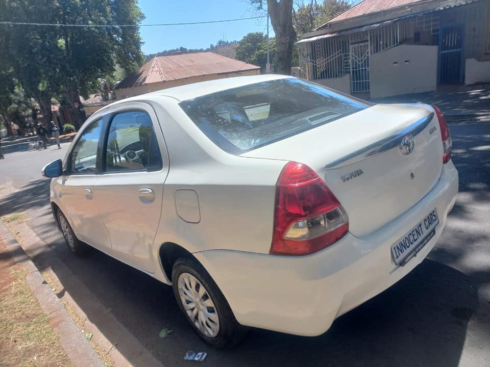 2016 TOYOTA ETIOS SEDAN 1.5 PETROL, MANUAL, WHITE COLOR, MILEAGE 85000KMS