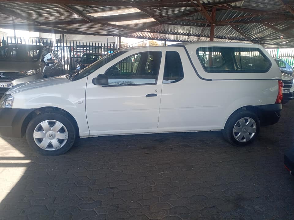 2017 Nissan NP200 1.6 Manual Petrol White Canopy