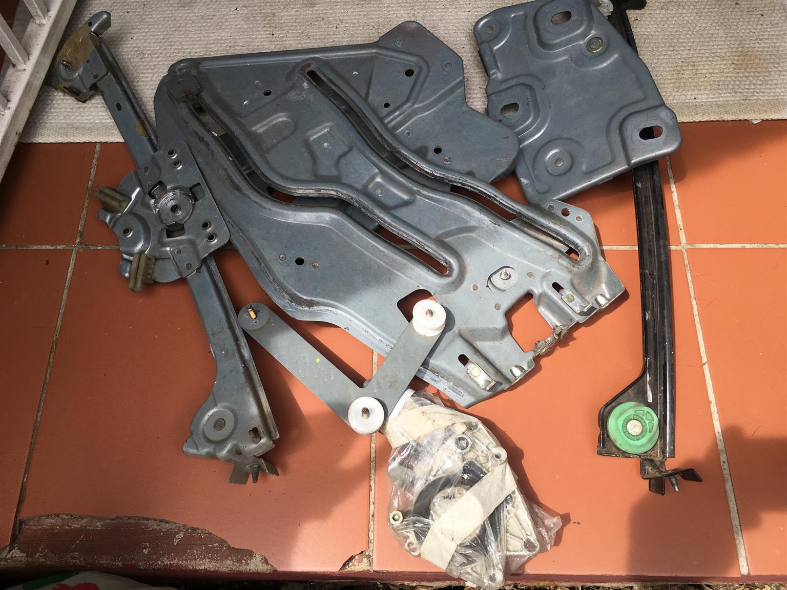 Peugeot 206 cc windows panel mécanisme and windows electric motors passenger sid - Private Seller Peugeot 206 cc windows panel mécanisme and windows electric motors passenger sid - Private Seller
