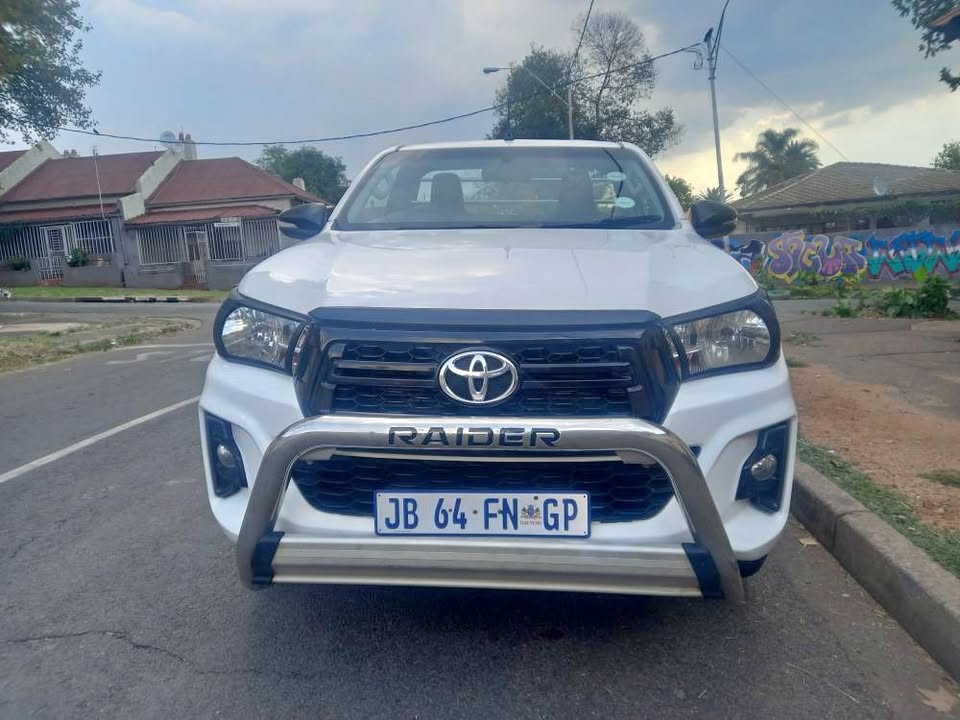 2017 Toyota Hilux single cab 2.4 GD6 SRX High Raider Diesel, Manual, White, 141000kms