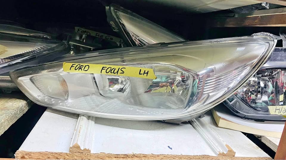 Ford Focus headlight - Private Seller Ford Focus headlight - Private Seller