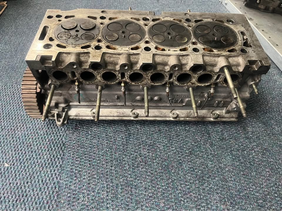 D4204T CYLINDER HEAD  2.0 C30 C70 V50 S40 FORD FOCUS - Private Seller