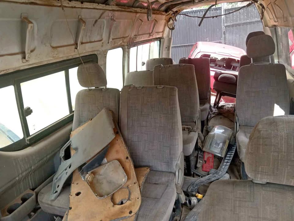 Toyota Quantum 2007 rear seatbelts Toyota Quantum 2007 rear seatbelts