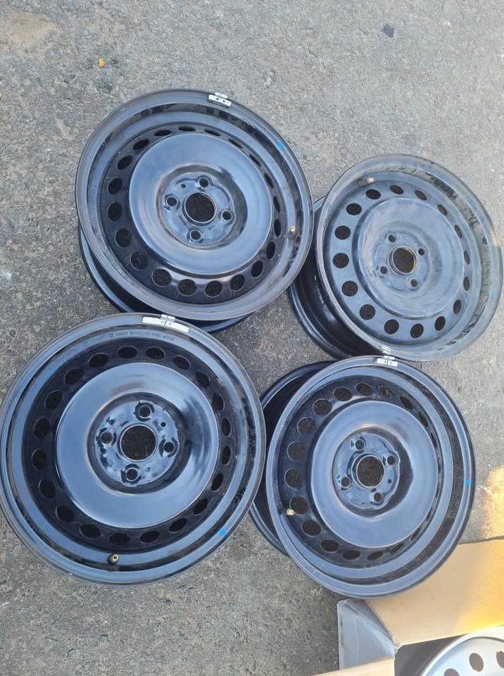 Suzuki Bareno original stardard steal rims size 15 - Private Seller Suzuki Bareno original stardard steal rims size 15 - Private Seller