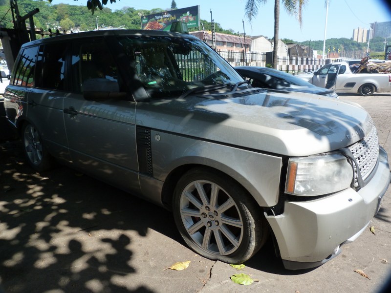 Land Rover Range Rover SE 5.0 V8 AT Silver - 2011 STRIPPING FOR SPARES - Private Seller Land Rover Range Rover SE 5.0 V8 AT Silver - 2011 STRIPPING FOR SPARES - Private Seller