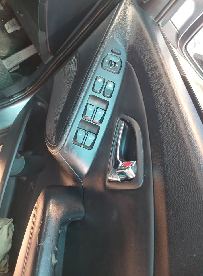 2013 model Hyundai ix35 Executive hatchback Manuel Transmission petrol 2.0 engine capacity