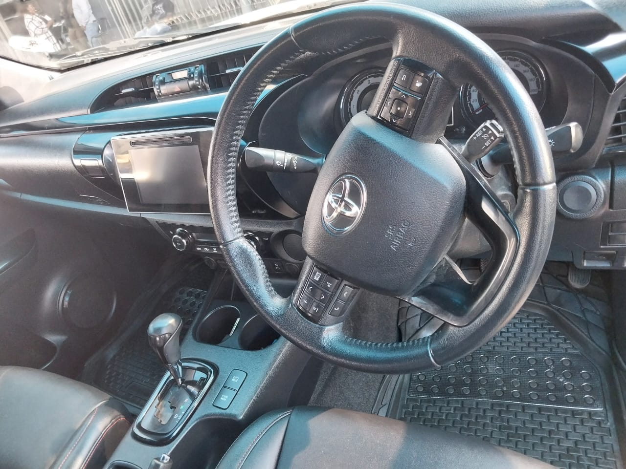 Used 2018 Toyota Hilux 2.8GD-6 double cab Raider auto - Private Seller Used 2018 Toyota Hilux 2.8GD-6 double cab Raider auto - Private Seller