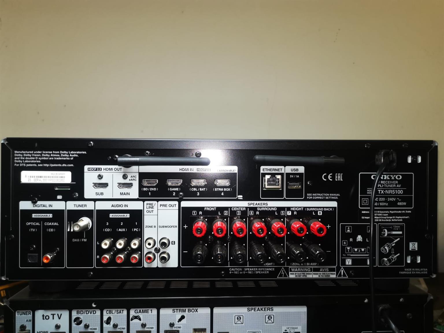AV receiver AV receiver