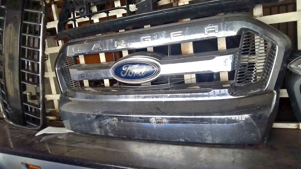 Ford Ranger T7 grill - Private Seller Ford Ranger T7 grill - Private Seller