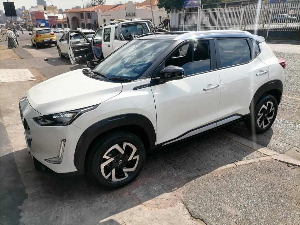 2022 Nissan Magnite 1.0 SUV Turbo Automatic with a Nice interior seat and Service book and spare key