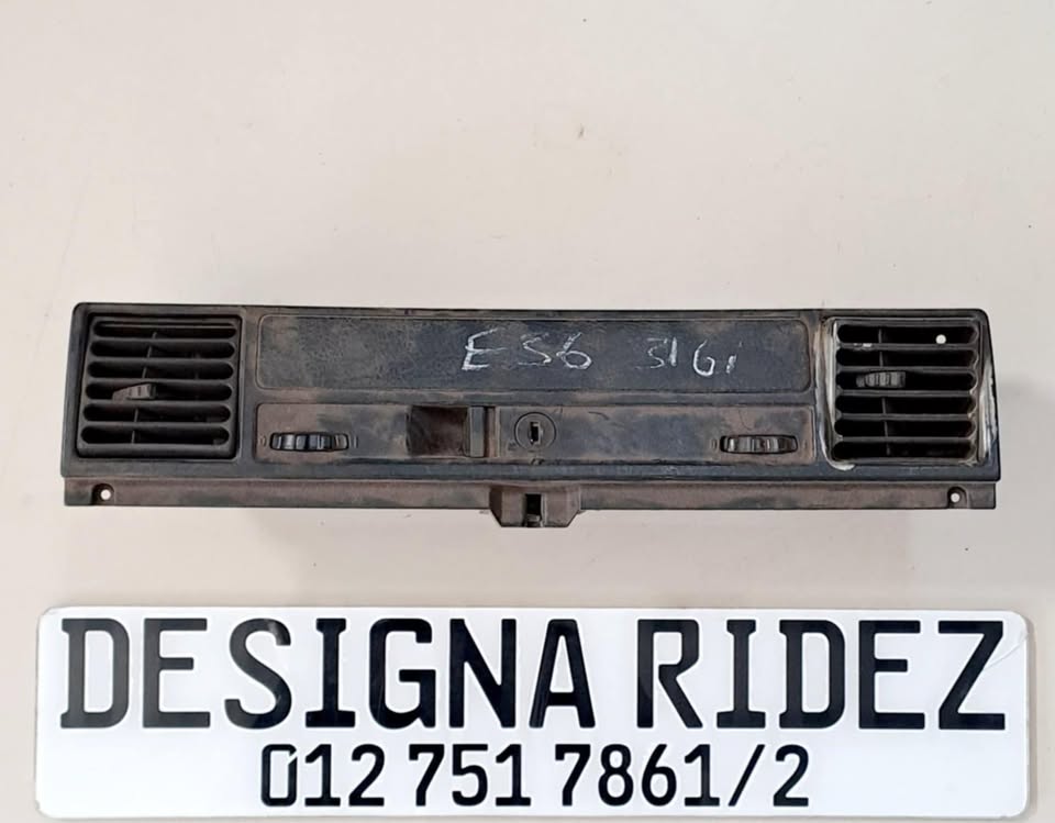 BMW E36 CENTRE DASHBOARD AIR VENTS with GLOVE BOX LOCK AVAILABLE - Private Seller BMW E36 CENTRE DASHBOARD AIR VENTS with GLOVE BOX LOCK AVAILABLE - Private Seller
