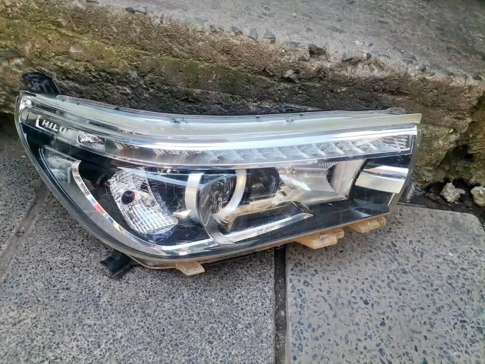 Toyota Hilux Gd6 Headlight Xenon RS Used Auto Body Spare Parts at Sema Spare - Private Seller Toyota Hilux Gd6 Headlight Xenon RS Used Auto Body Spare Parts at Sema Spare - Private Seller