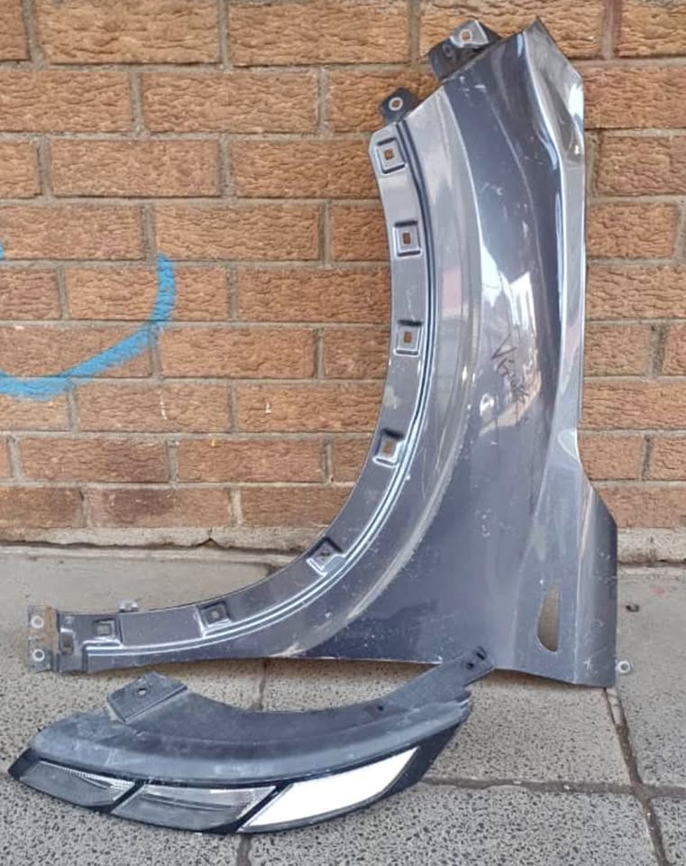 Hyundai Venue fender and headlight - Private Seller Hyundai Venue fender and headlight - Private Seller