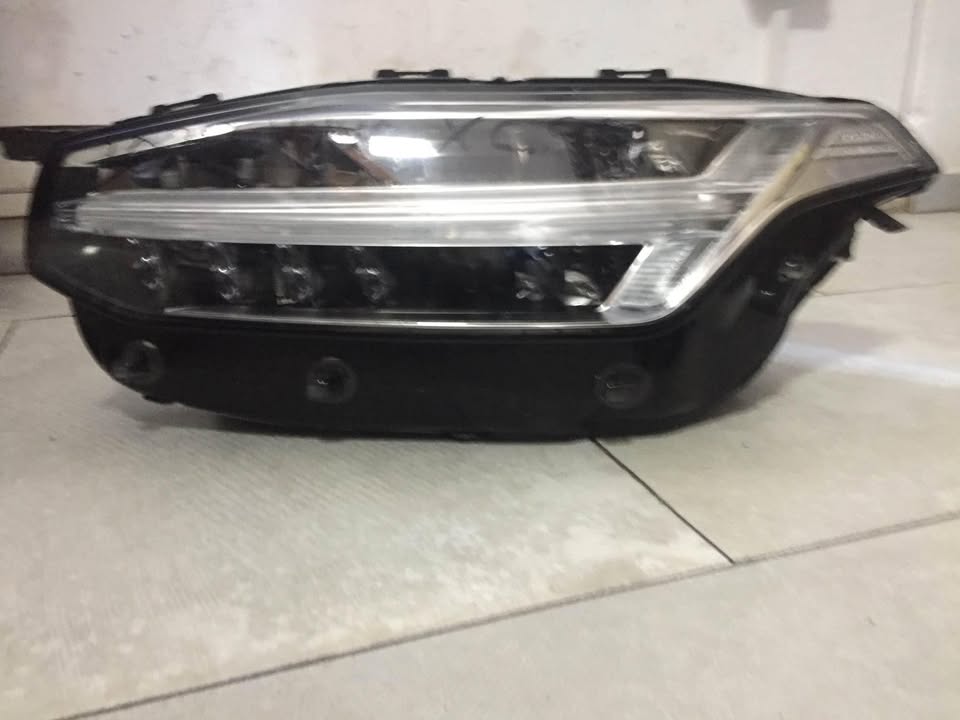 Volvo XC 90 headlights for sell in good condition - Private Seller Volvo XC 90 headlights for sell in good condition - Private Seller