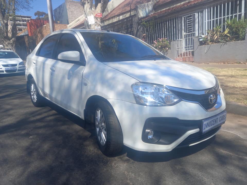 2019 TOYOTA ETIOS SEDAN 1.5 ENGINE PETROL, MANUAL, WHITE, MILEAGE, PRICE 105,000. SPARE KEY