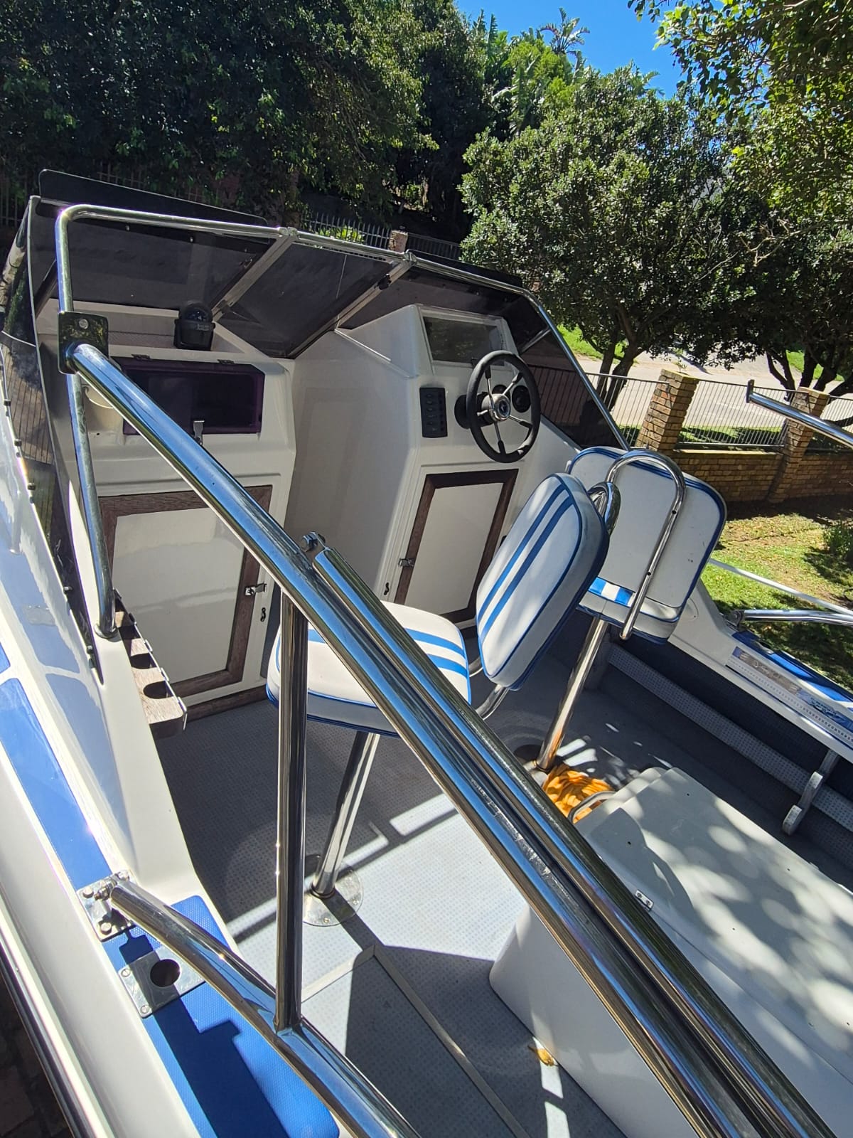 Cobra Cat 525 Boat