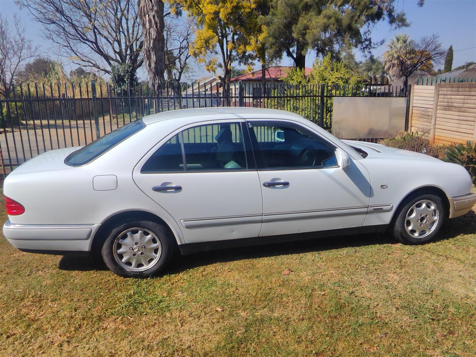 Mercedes Benz E230 W210