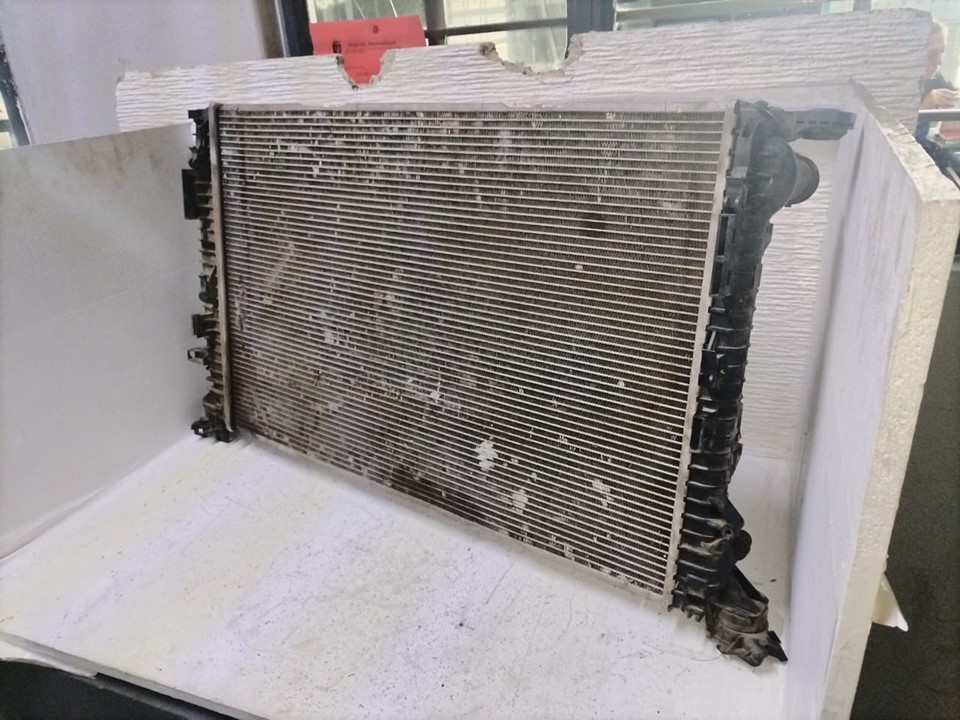 2012 audi a5 coupe 3.2 cmu automatic radiator for sale - Private Seller