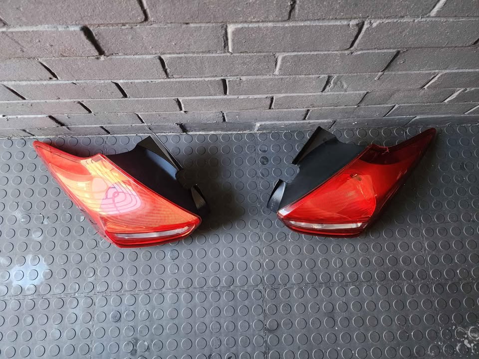 FORD FOCUS ST TAILLIGHTS