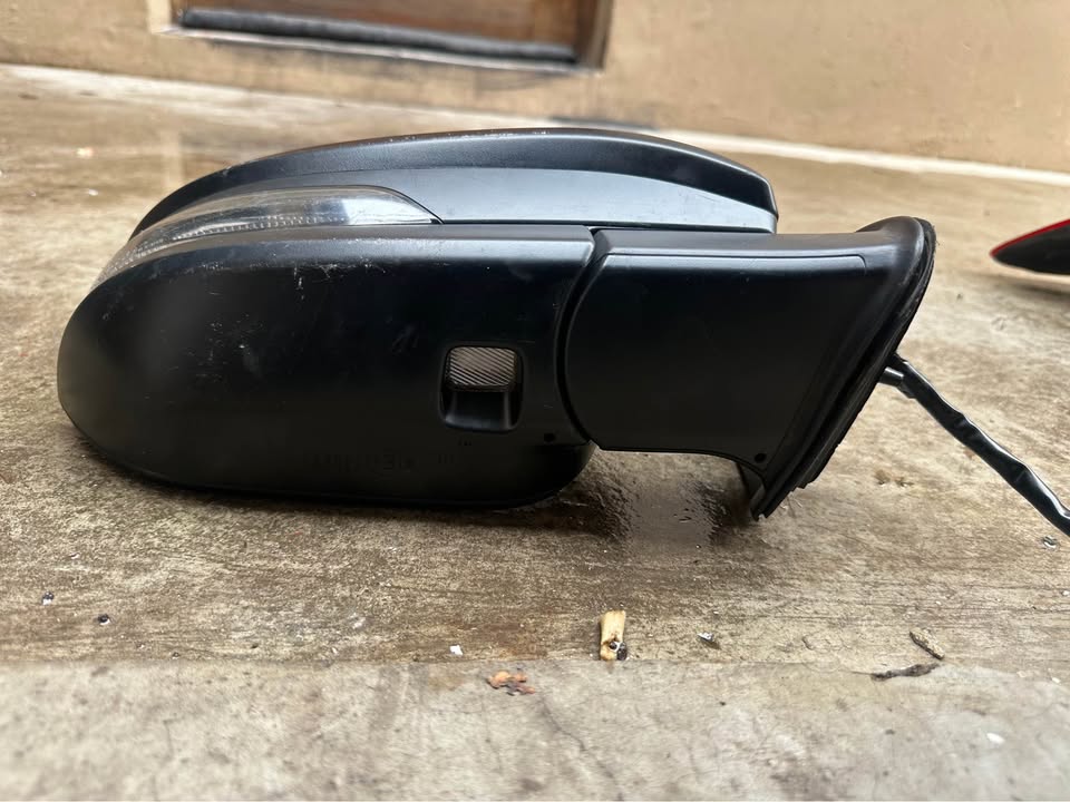 Toyota GD6 right side mirror with indicator and flash under light - Private Seller Toyota GD6 right side mirror with indicator and flash under light - Private Seller