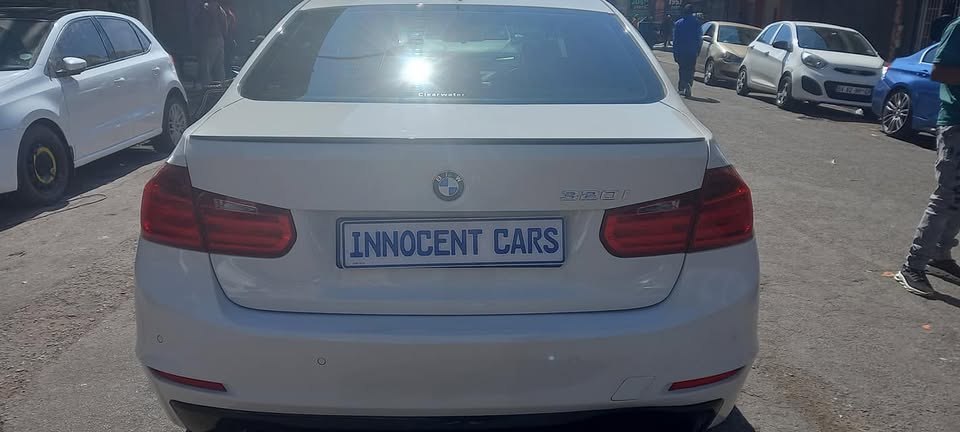 2013 BMW 320i AUTOMATIC TRANSMISSION.. WHITE COLOUR.. 92000KM.. USED