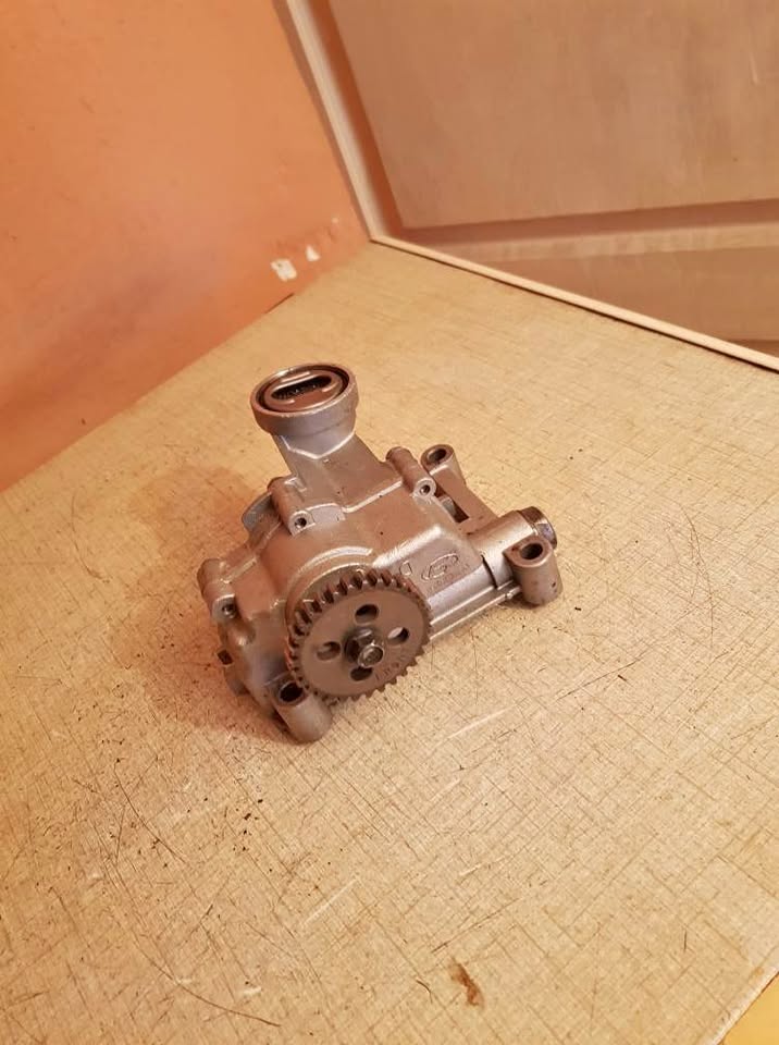 HYUNDAI OR KIA G4KD OIL PUMP FORSALE