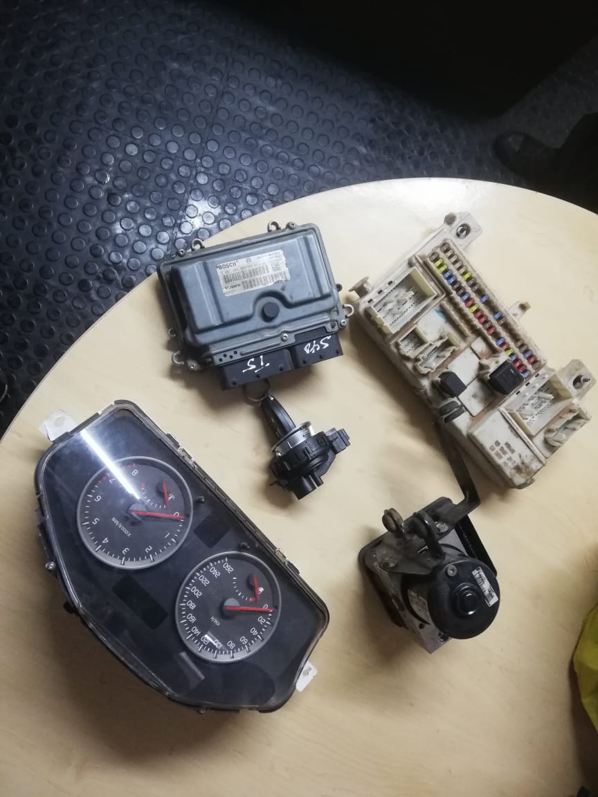 VOLVO S40 T5 MANUAL LOCKSET FOR SALE (DELIVERY COUNTRY WIDE) - Private Seller VOLVO S40 T5 MANUAL LOCKSET FOR SALE (DELIVERY COUNTRY WIDE) - Private Seller