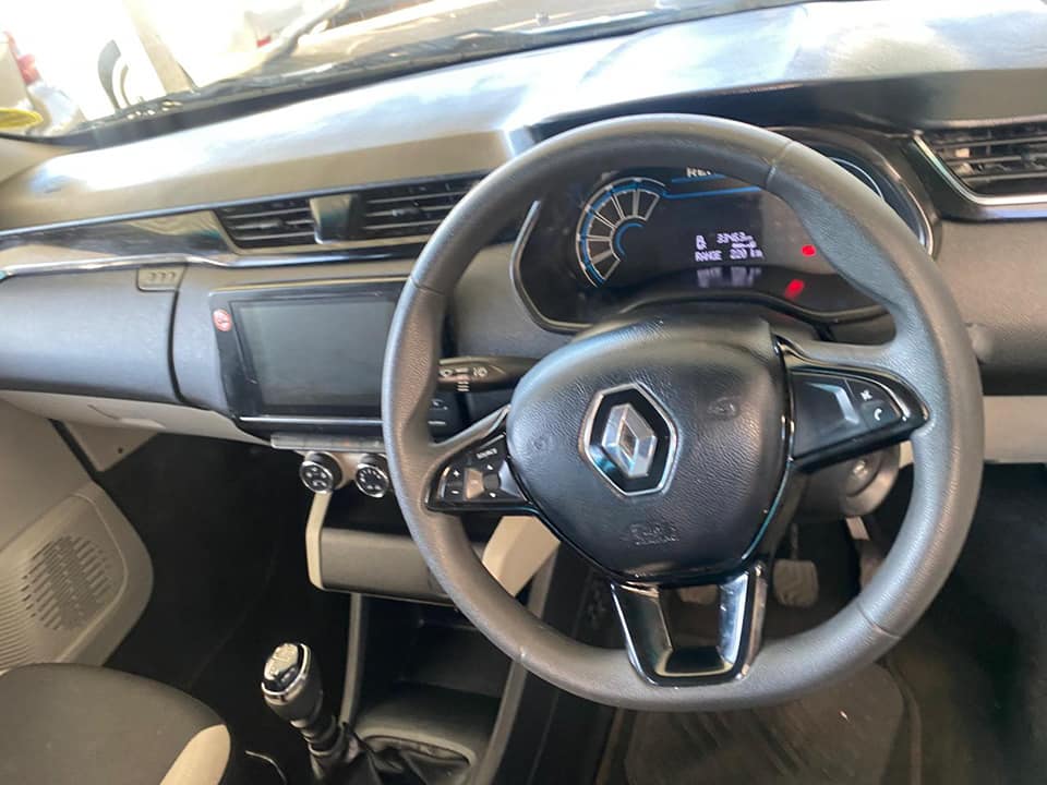 2022 RENAULT TRIBER 1.0 7SEATER MANUAL