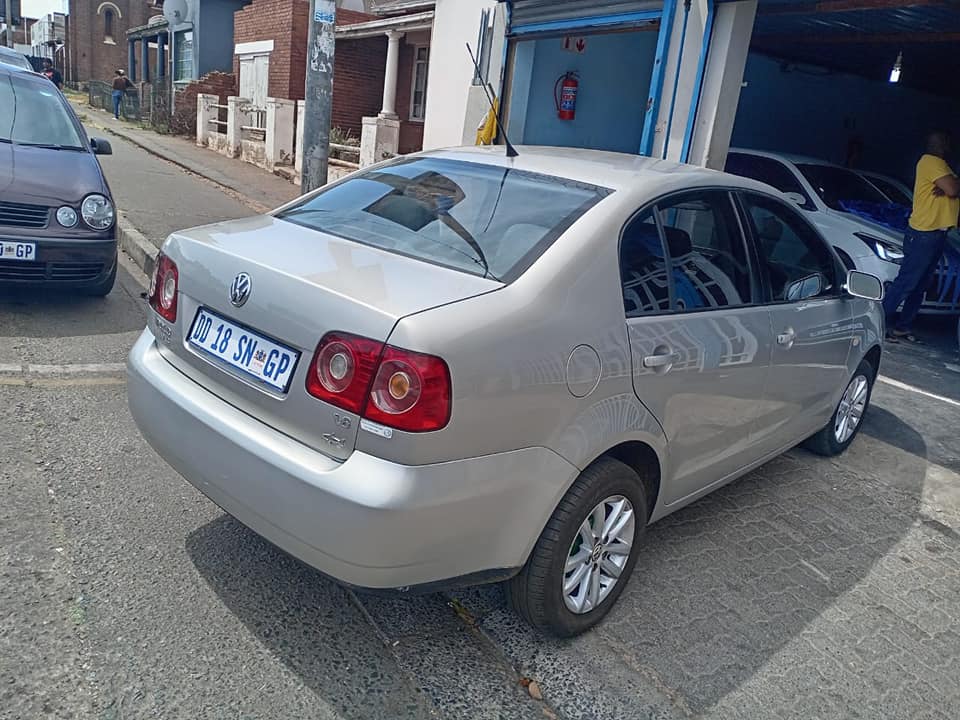 2014 Volkswagen polo vivo 1.6 Sedan with a Nice interior seat