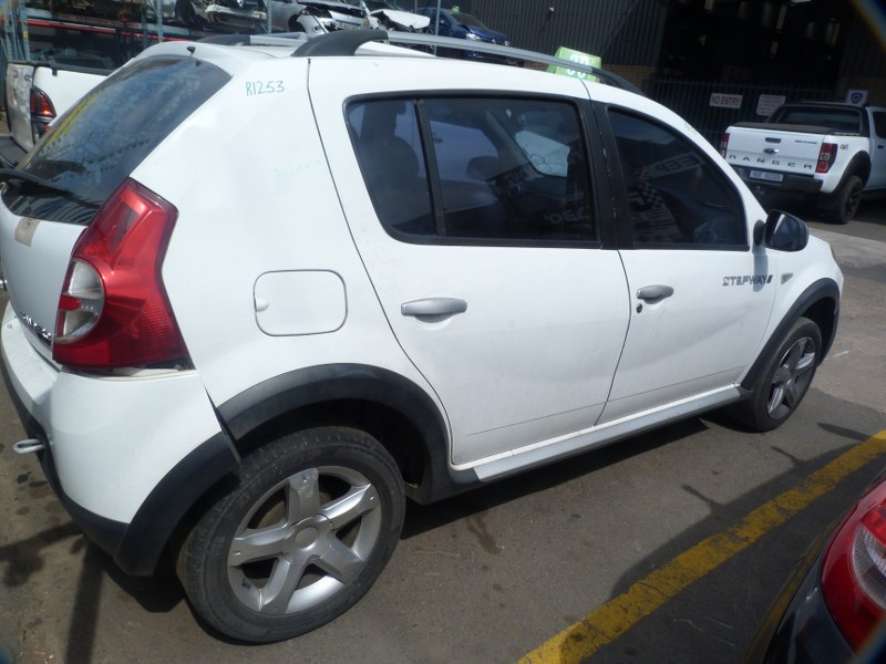 Renault Sandero 1.6 8V Stepway Manual White - 2012 STRIPPING FOR SPARES - Private Seller