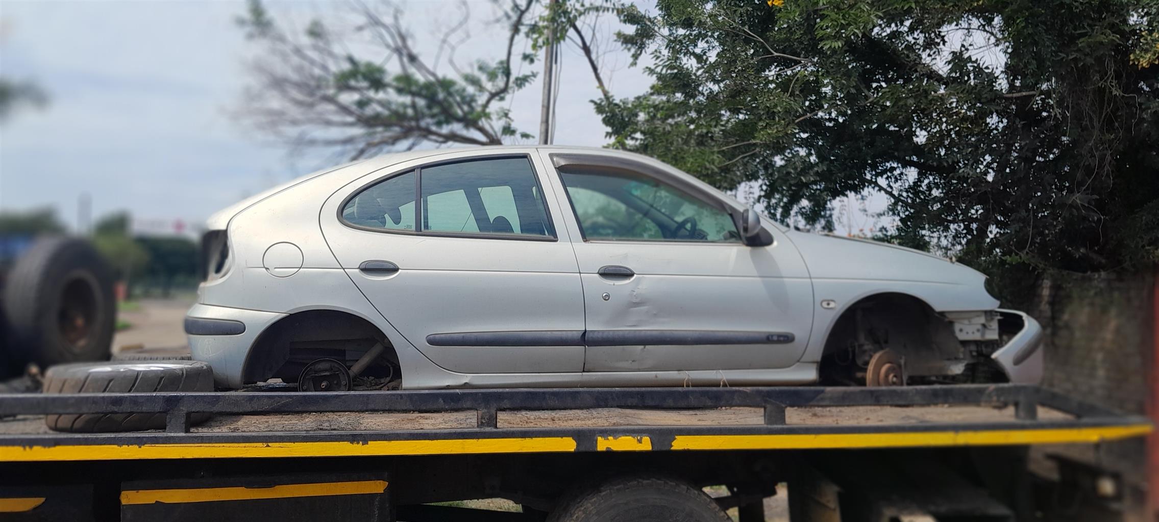renault megane 2003 complete body/ body parts - Private Seller renault megane 2003 complete body/ body parts - Private Seller