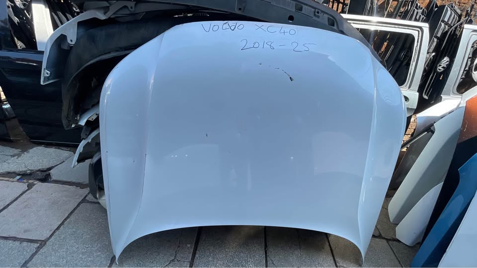 VOLVO XC40 BONNET 2018 - Private Seller VOLVO XC40 BONNET 2018 - Private Seller
