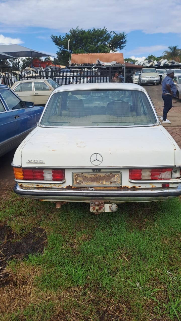 W123  200 available for stripping for parts - Private Seller