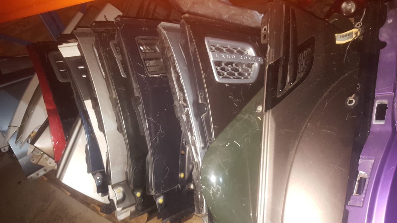 2007 Discovery 3 2.7 V6 Fenders for sale 2007 Discovery 3 2.7 V6 Fenders for sale